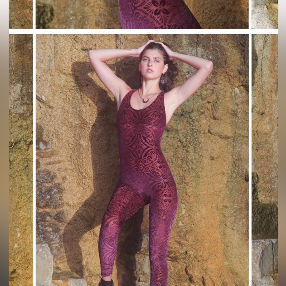 Warrior onesie - Medium - Maroon 💫